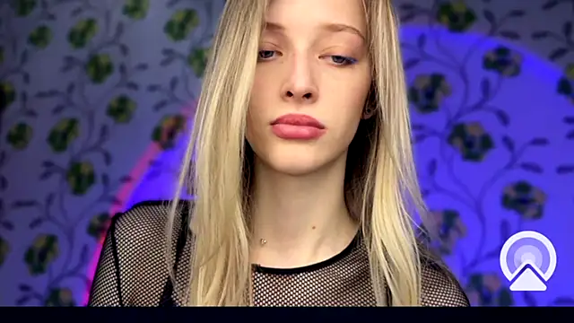 Snapshot of Evvie_Summn1 chatting on December 14, 2025, 3:39 pm Evvie Summn1 online show from December 14, 2025, 3:39 pm