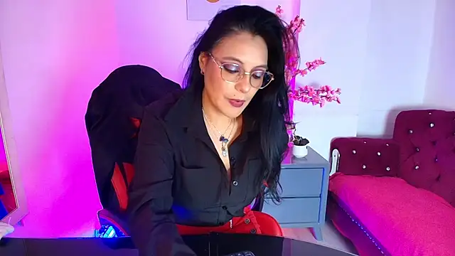 Snapshot of Zuzana21 chatting on June 18, 2026, 1:05 pm Zuzana21 online show from June 18, 2026, 1:05 pm