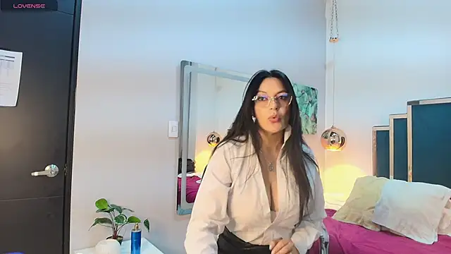 Snapshot of Zuzana21 chatting on July 27, 2026, 1:18 pm Zuzana21 online show from July 27, 2026, 1:18 pm