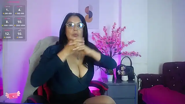 Snapshot of Zuzana21 chatting on June 17, 2026, 12:48 pm Zuzana21 online show from June 17, 2026, 12:48 pm