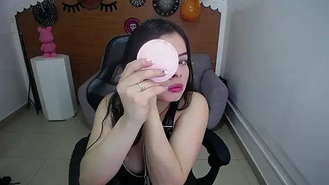 Snapshot of Chinatsu_t chatting on October 24, 2025, 12:48 pm Chinatsu t online show from October 24, 2025, 12:48 pm