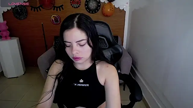 Snapshot of Chinatsu_t chatting on October 20, 2025, 12:49 pm Chinatsu t online show from October 20, 2025, 12:49 pm