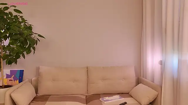 duomooncouple online show from June 28, 2026, 6:52 am