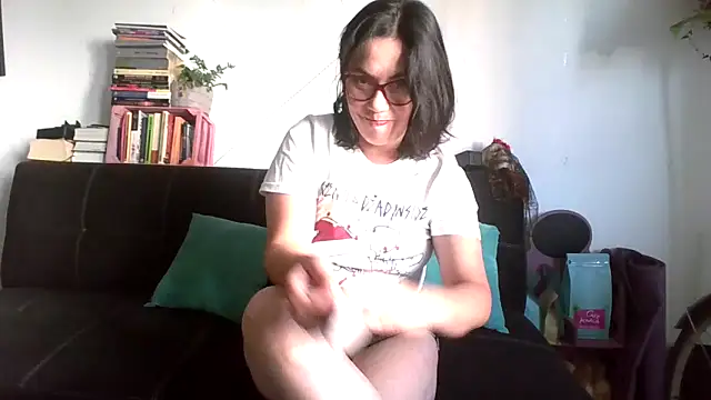 Snapshot of Tiramisu89 chatting on November 13, 2025, 10:13 pm Tiramisu89 online show from November 13, 2025, 10:13 pm