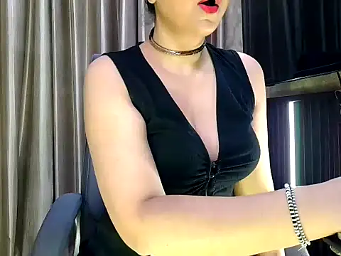 fabdemira online show from October 17, 2025, 6:10 pm