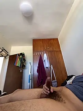 Snapshot of MagicJ95 chatting on December 4, 2025, 2:16 pm MagicJ95 online show from December 4, 2025, 2:16 pm