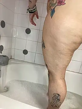 pircilla23 online show from October 30, 2025, 2:14 pm