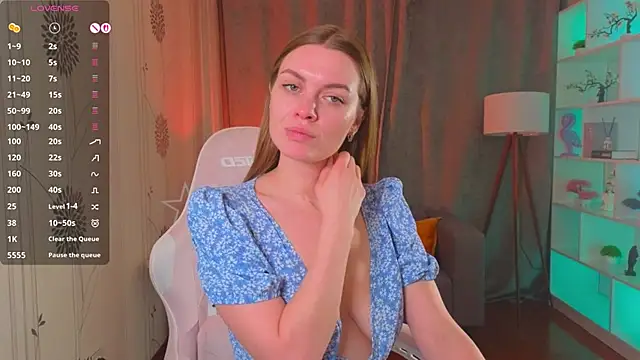 Lovella Lips online show from April 23, 2026, 12:29 pm