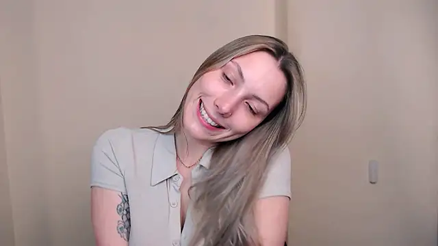 Snapshot of VanessaMay_ chatting on April 15, 2026, 7:58 pm VanessaMay online show from April 15, 2026, 7:58 pm