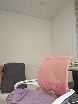 Snapshot of Anal_Luucia chatting on June 4, 2026, 12:43 pm Anal Luucia online show from June 4, 2026, 12:43 pm
