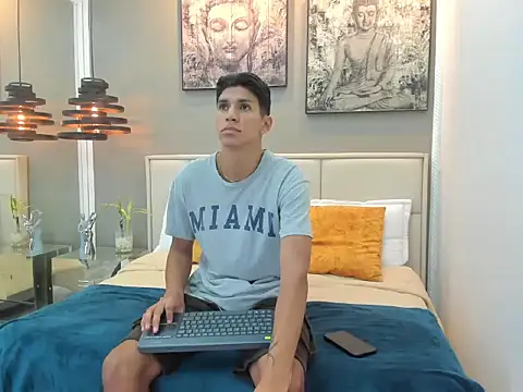 Snapshot of kieran_derek chatting on November 1, 2025, 3:24 am kieran derek online show from November 1, 2025, 3:24 am