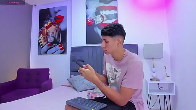 Snapshot of kieran_derek chatting on November 23, 2025, 3:16 am kieran derek online show from November 23, 2025, 3:16 am