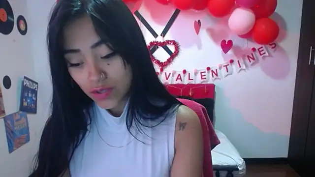 NatalyEscobar lx online show from February 17, 2025, 1:22 pm