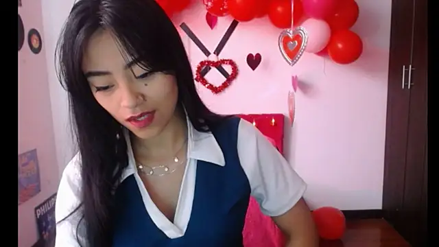 NatalyEscobar lx online show from February 10, 2025, 1:44 pm