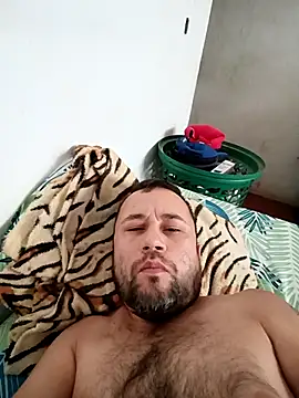 Snapshot of very2_sexy chatting on December 17, 2025, 6:35 pm very2 sexy online show from December 17, 2025, 6:35 pm