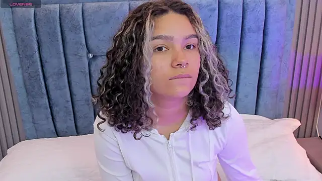 pretty sunlight  online show from April 22, 2026, 12:06 am