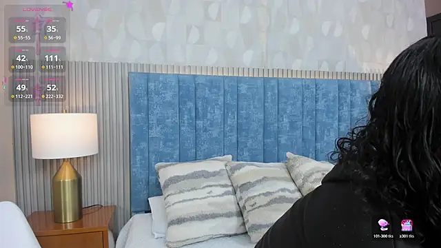 Snapshot of pretty_sunlight_ chatting on November 19, 2025, 1:27 am pretty sunlight online show from November 19, 2025, 1:27 am