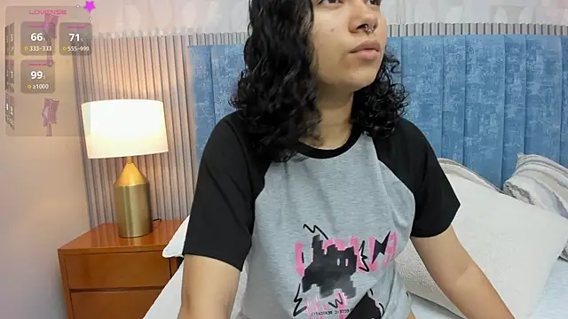 Snapshot of pretty_sunlight_ chatting on October 19, 2025, 1:30 am pretty sunlight online show from October 19, 2025, 1:30 am