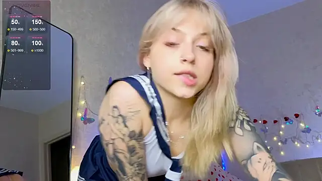 Snapshot of lavenderluxe chatting on March 12, 2025, 6:22 pm lavenderluxe online show from March 12, 2025, 6:22 pm