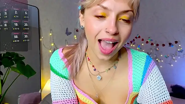 Snapshot of lavenderluxe chatting on September 15, 2025, 12:05 pm lavenderluxe online show from September 15, 2025, 12:05 pm