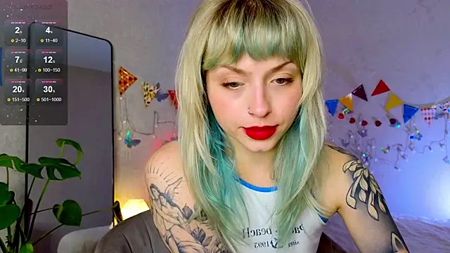 Snapshot of lavenderluxe chatting on October 15, 2025, 12:57 pm lavenderluxe online show from October 15, 2025, 12:57 pm