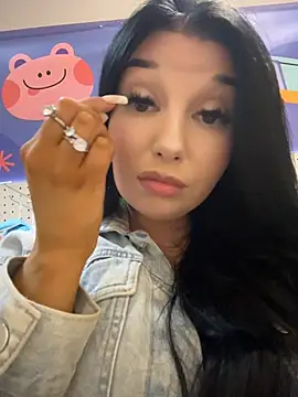 Tisha Busty online show from August 5, 2026, 12:32 pm
