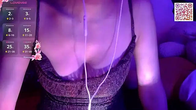 Tiny lusty online show from April 4, 2026, 5:52 pm