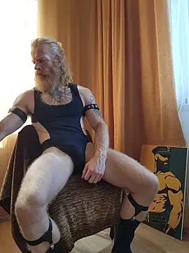 Snapshot of Gingerbeard40 chatting on August 8, 2026, 6:53 am Gingerbeard40 online show from August 8, 2026, 6:53 am