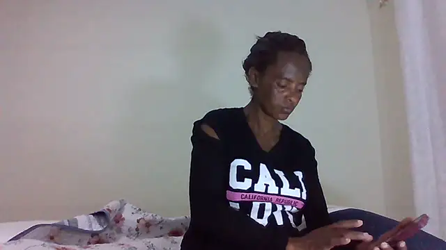 Snapshot of sweets_80 chatting on June 18, 2026, 6:13 pm sweets 80 online show from June 18, 2026, 6:13 pm