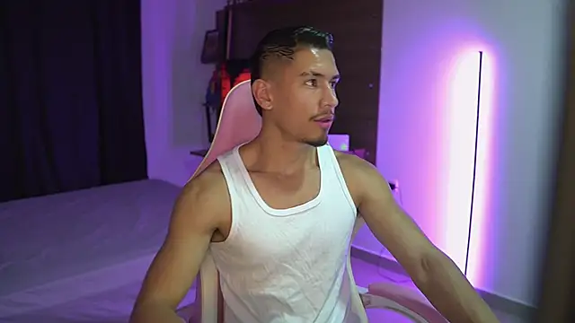 Aaronfox x online show from April 29, 2026, 11:55 pm