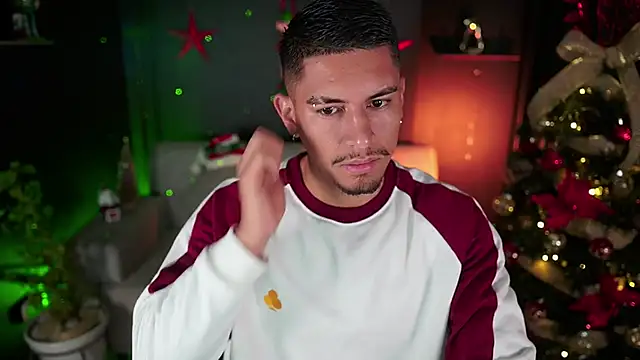 Aaronfox x online show from December 2, 2025, 8:49 am