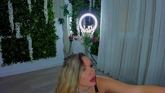 Snapshot of VivienCarter chatting on March 3, 2026, 3:46 am VivienCarter online show from March 3, 2026, 3:46 am