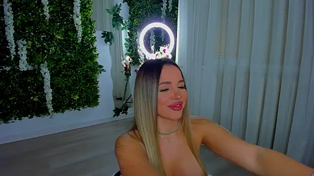 Snapshot of VivienCarter chatting on February 24, 2026, 4:02 am VivienCarter online show from February 24, 2026, 4:02 am