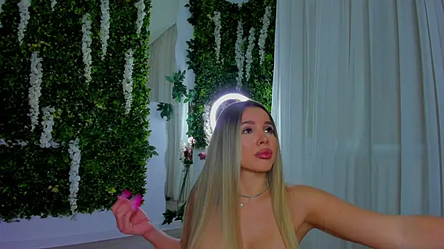 Snapshot of VivienCarter chatting on February 26, 2026, 4:23 am VivienCarter online show from February 26, 2026, 4:23 am