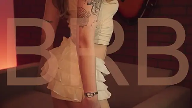 Snapshot of EllieCutes chatting on November 9, 2025, 8:29 am EllieCutes online show from November 9, 2025, 8:29 am