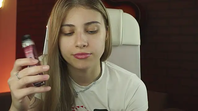 Snapshot of EllieCutes chatting on October 10, 2025, 9:32 am EllieCutes online show from October 10, 2025, 9:32 am