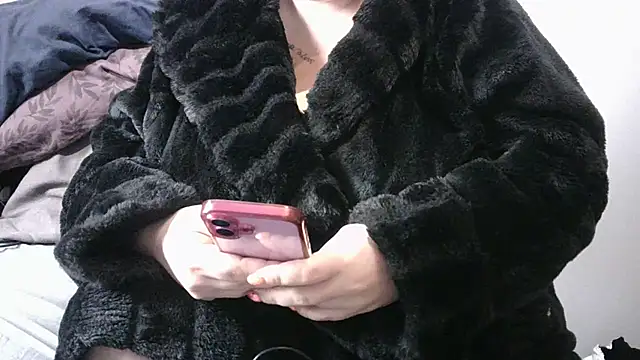 Snapshot of busty-bella1 chatting on October 15, 2025, 9:06 am busty-bella1 online show from October 15, 2025, 9:06 am