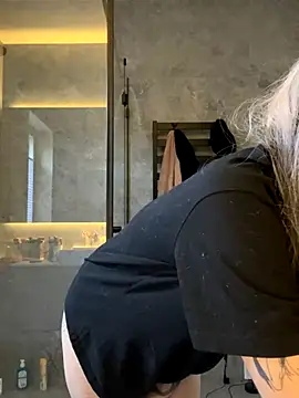 Snapshot of madelinexx chatting on October 24, 2025, 11:09 am madelinexx online show from October 24, 2025, 11:09 am