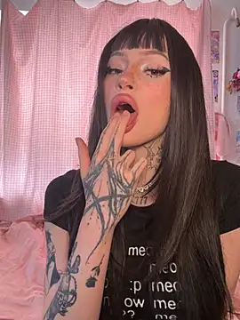 madelinexx online show from July 9, 2026, 9:43 am