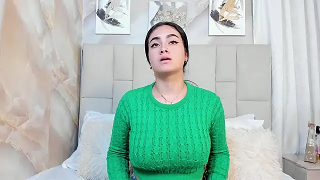 Jaslyn  Smith online show from November 3, 2025, 3:26 pm