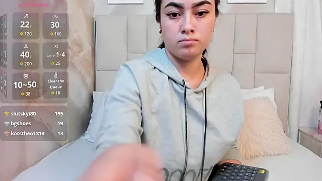 Jaslyn  Smith online show from October 28, 2025, 4:39 pm