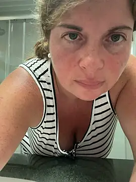 Snapshot of Lombada chatting on July 17, 2026, 10:29 pm Lombada online show from July 17, 2026, 10:29 pm
