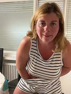 Snapshot of Lombada chatting on July 5, 2026, 7:43 pm Lombada online show from July 5, 2026, 7:43 pm