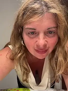 Snapshot of Lombada chatting on June 10, 2026, 9:05 pm Lombada online show from June 10, 2026, 9:05 pm