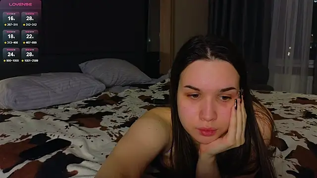 Snapshot of Roxie_Mils chatting on March 14, 2025, 6:29 pm Roxie Mils online show from March 14, 2025, 6:29 pm