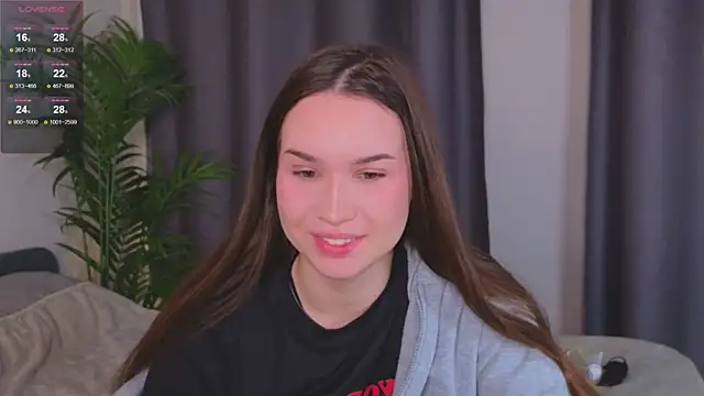 Snapshot of Roxie_Mils chatting on February 9, 2025, 2:18 pm Roxie Mils online show from February 9, 2025, 2:18 pm