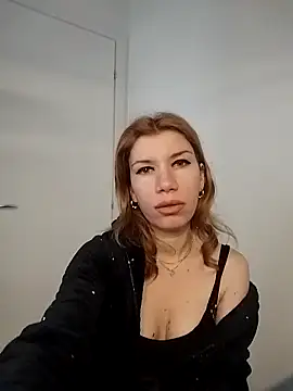 EvaRush online show from December 22, 2025, 8:47 am