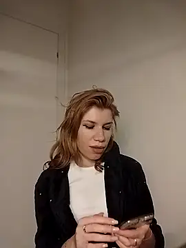 EvaRush online show from December 22, 2025, 8:53 pm