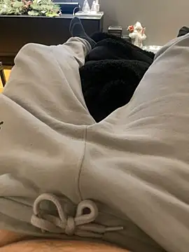 Snapshot of aleksergira chatting on January 1, 2025, 7:43 pm aleksergira online show from January 1, 2025, 7:43 pm