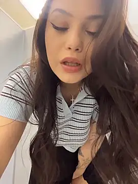 Chloe  Moon online show from May 4, 2026, 3:37 pm